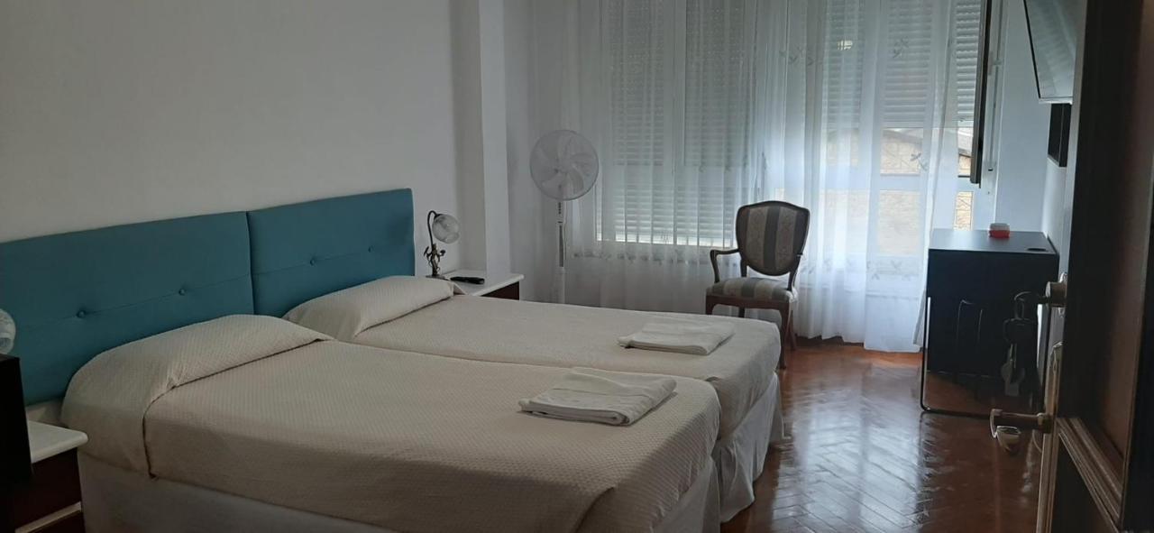 Alojamiento Casa Leon Santoña Exteriör bild